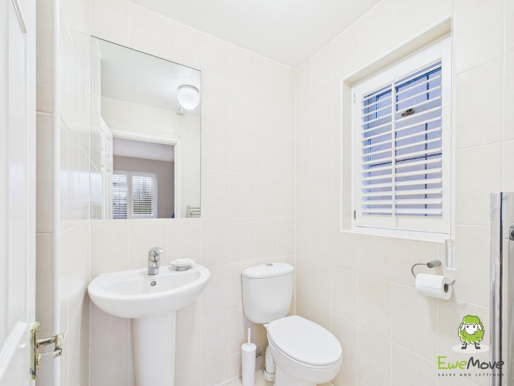 Ewe Move Estate Agents Basingstoke - Wood Close - E