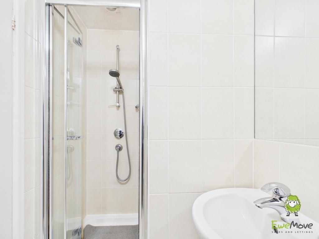 Ewe Move Estate Agents Basingstoke - Wood Close - E