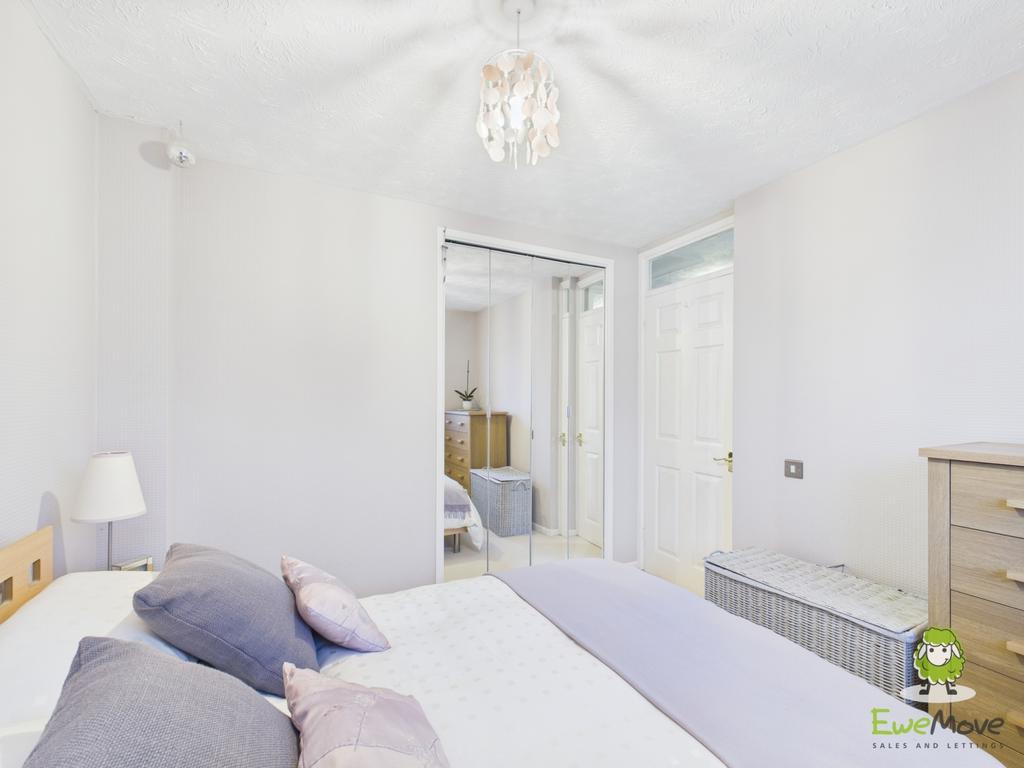 Ewe Move Estate Agents Basingstoke - Wood Close - B