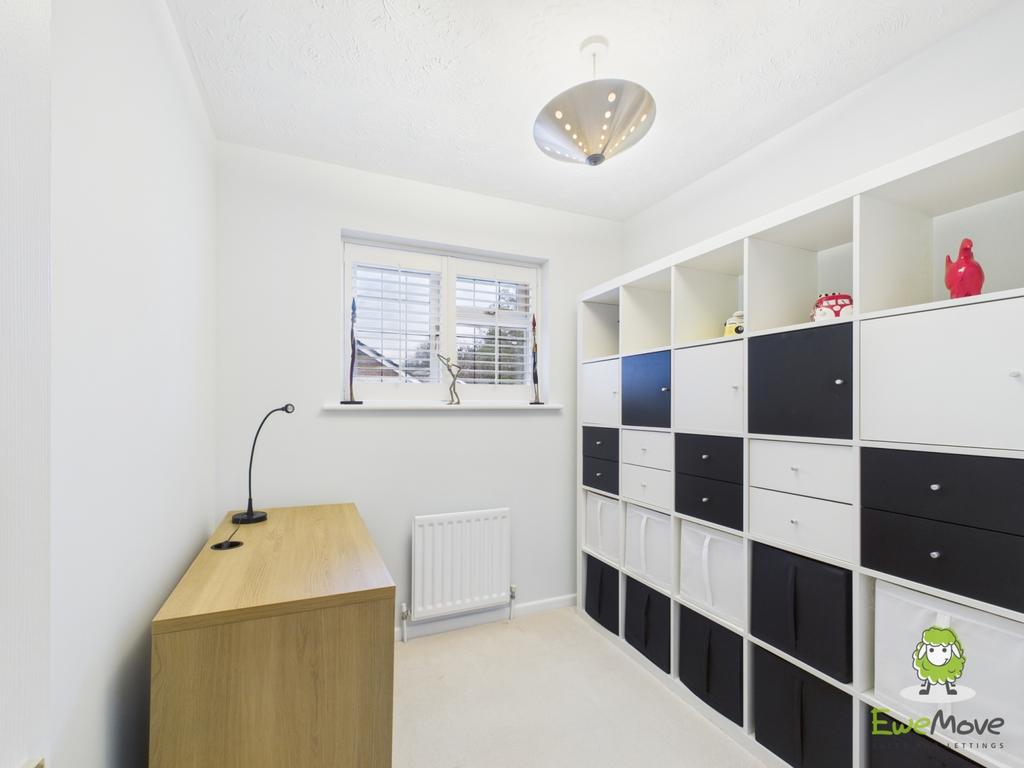 Ewe Move Estate Agents Basingstoke - Wood Close - B
