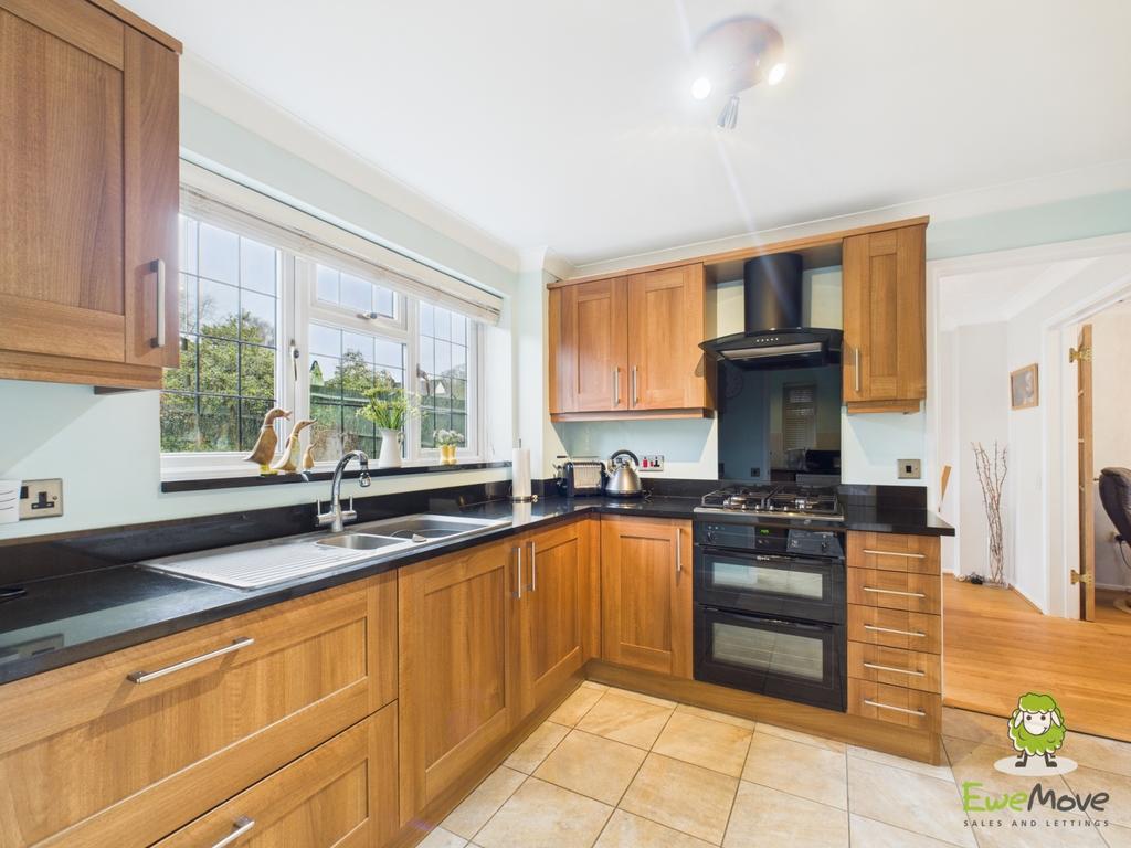 Ewe Move Estate Agents Basingstoke - Wood Close - K