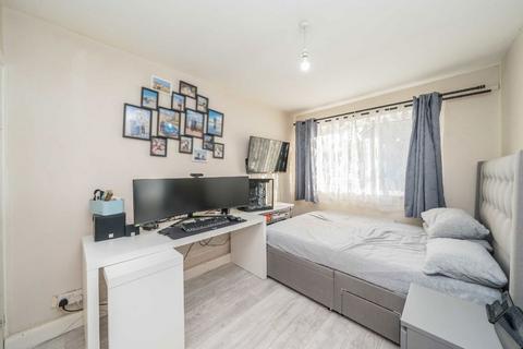 2 bedroom maisonette for sale, Heath Grove, Sunbury-On-Thames TW16