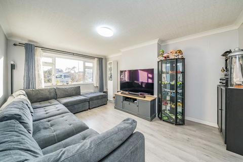 2 bedroom maisonette for sale, Heath Grove, Sunbury-On-Thames TW16