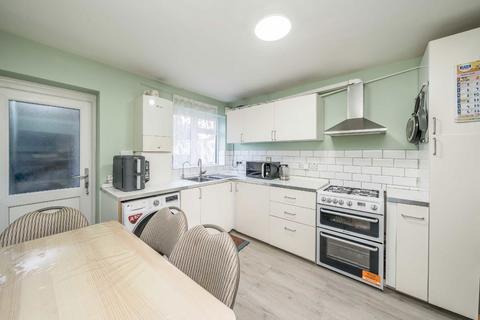 2 bedroom maisonette for sale, Heath Grove, Sunbury-On-Thames TW16