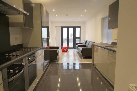 1 bedroom in a house share to rent, Cyprian House, Monthermer Road CF24