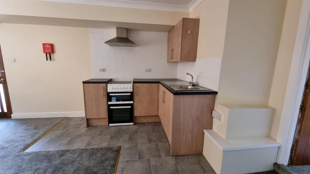 Kitchen 2.jpeg
