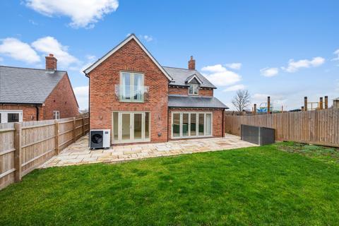 4 bedroom detached house for sale, Benfield Close, Northend, Southam, CV47