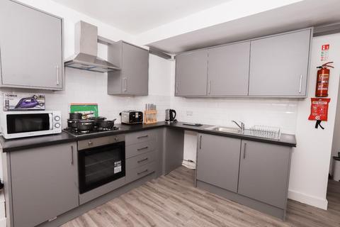 5 bedroom terraced house to rent, Leven Street, Middlesbrough