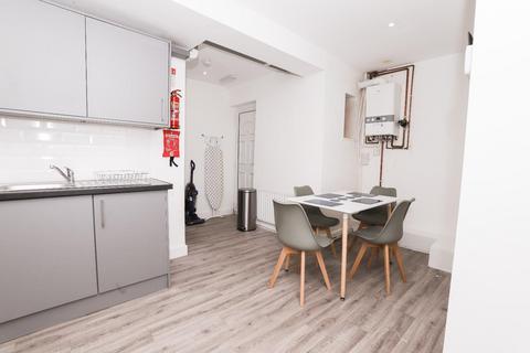 5 bedroom terraced house to rent, Leven Street, Middlesbrough