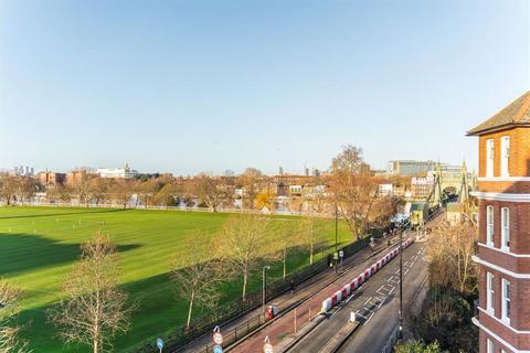 3 bedroom flat for sale, Castelnau Mansions, London SW13