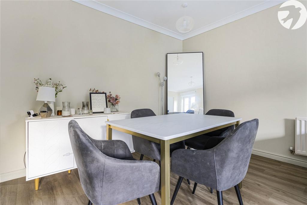 Lounge/Dining