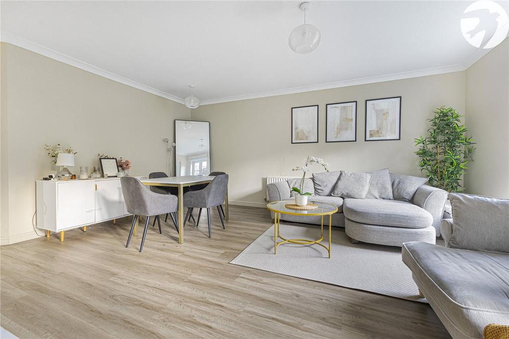 Lounge/Dining