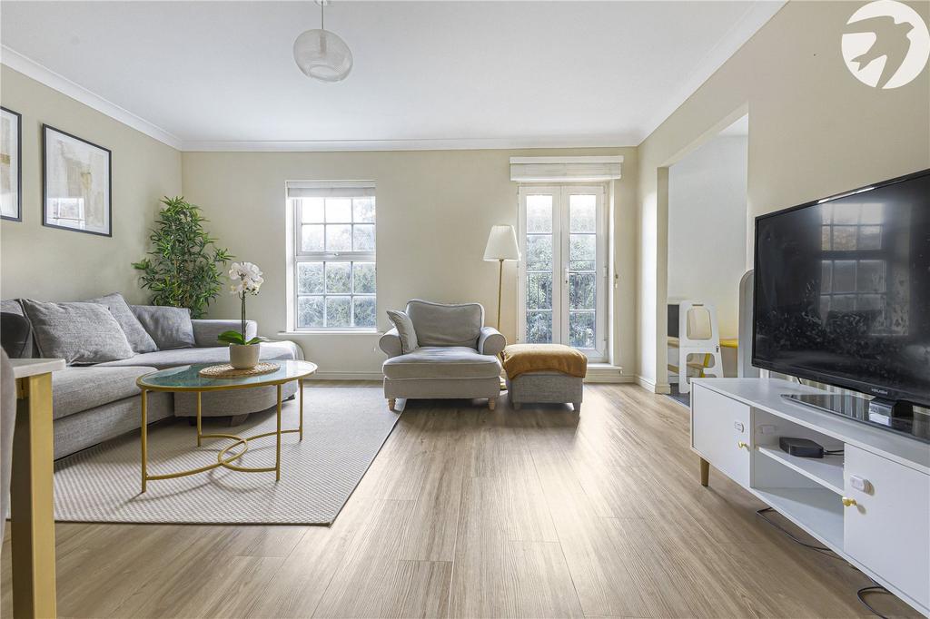 Lounge/Dining