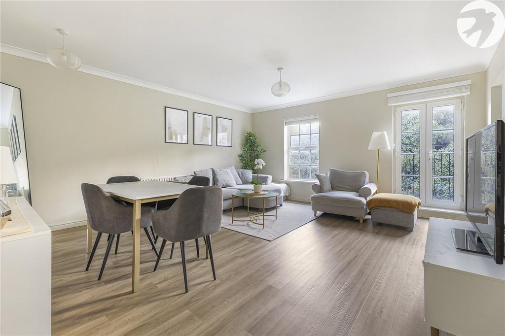 Lounge/Dining