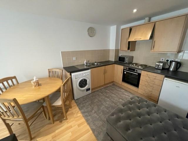 18 Kitchen.jpg