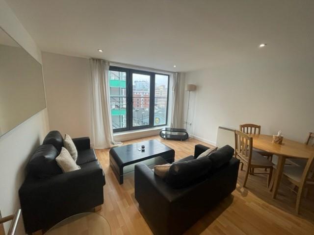 18 Living room.jpg