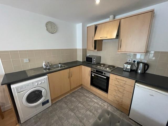 18 Kitchen 2.jpg