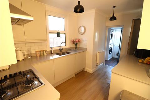 3 bedroom terraced house to rent, Oxhey Avenue, Watford WD19