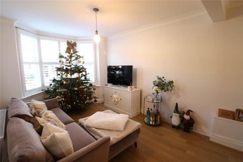 3 bedroom terraced house to rent, Oxhey Avenue, Watford WD19