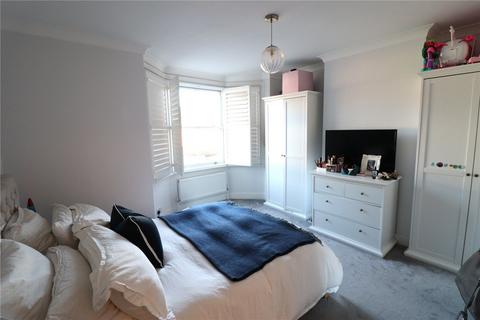 3 bedroom terraced house to rent, Oxhey Avenue, Watford WD19