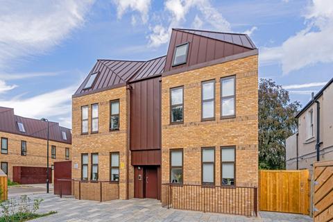 2 bedroom apartment to rent, Inglis Road, London, W5