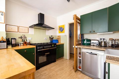 2 bedroom flat for sale, Cotesbach Road, London, E5