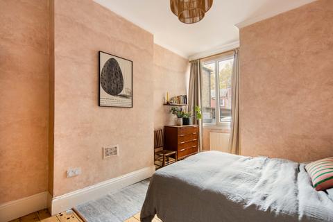 2 bedroom flat for sale, Cotesbach Road, London, E5
