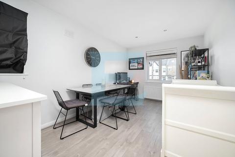 2 bedroom maisonette for sale, Byron Court, Byron Road, Mill Hill, London, NW7