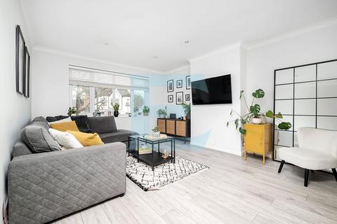 2 bedroom maisonette for sale, Byron Court, Byron Road, Mill Hill, London, NW7