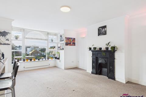 2 bedroom flat to rent, South Street, Little Chelsea, Eastbourne, BN21