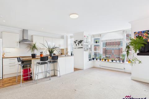 2 bedroom flat to rent, South Street, Little Chelsea, Eastbourne, BN21