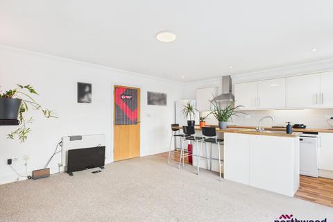 2 bedroom flat to rent, South Street, Little Chelsea, Eastbourne, BN21