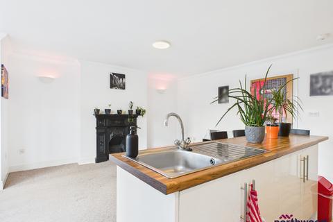 2 bedroom flat to rent, South Street, Little Chelsea, Eastbourne, BN21
