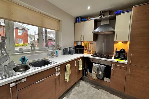 2 bedroom end of terrace house to rent, Bournemouth Centre