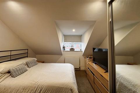 2 bedroom end of terrace house to rent, Bournemouth Centre