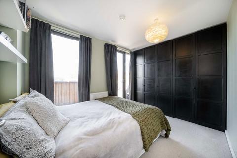 2 bedroom flat for sale, Robertson Road, London E16