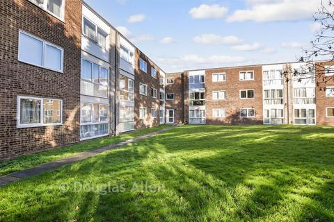 2 bedroom flat for sale, Chaplaincy Gardens, Hornchurch, Essex