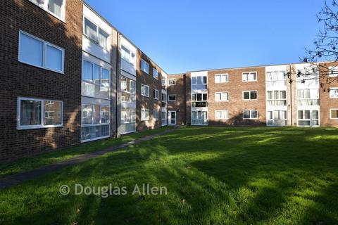 2 bedroom flat for sale, Chaplaincy Gardens, Hornchurch, Essex