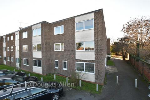 2 bedroom flat for sale, Chaplaincy Gardens, Hornchurch RM11