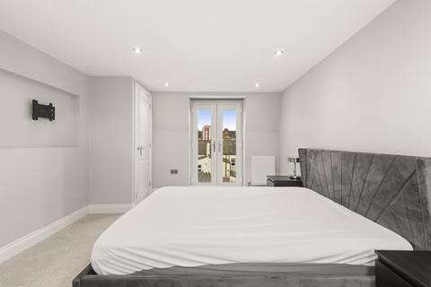3 bedroom apartment for sale, Fircroft Road, SW17
