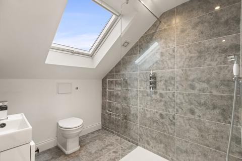 3 bedroom apartment for sale, Fircroft Road, SW17
