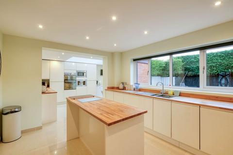 4 bedroom detached house for sale, Hillview Close, Lickey End, B60