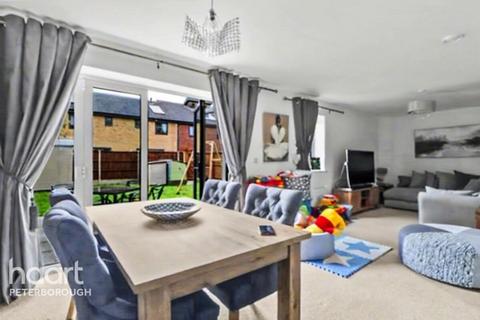 3 bedroom terraced house for sale, Hawksbill Way, Peterborough