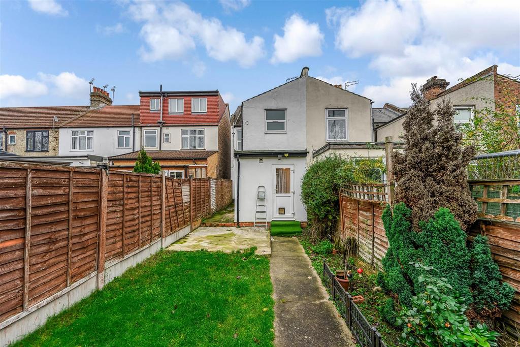 15 garner road e17-18.jpg