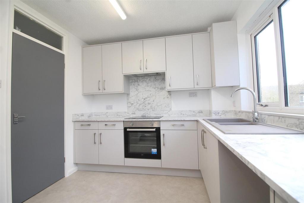 Kitchen 2 .JPG
