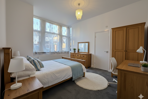 3 bedroom flat to rent, Mitcham Lane, London SW16