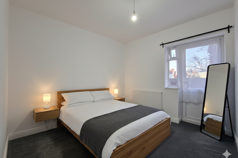 3 bedroom flat to rent, Mitcham Lane, London SW16