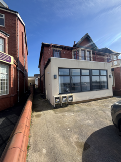 Flat - Queens Promenade, Blackpool
