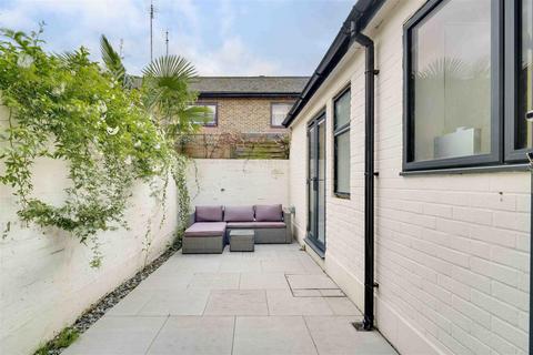 3 bedroom terraced house for sale, Colehill Lane, London