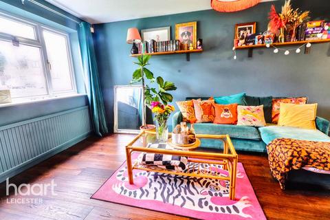 3 bedroom semi-detached house for sale, Barngate Close, Leicester